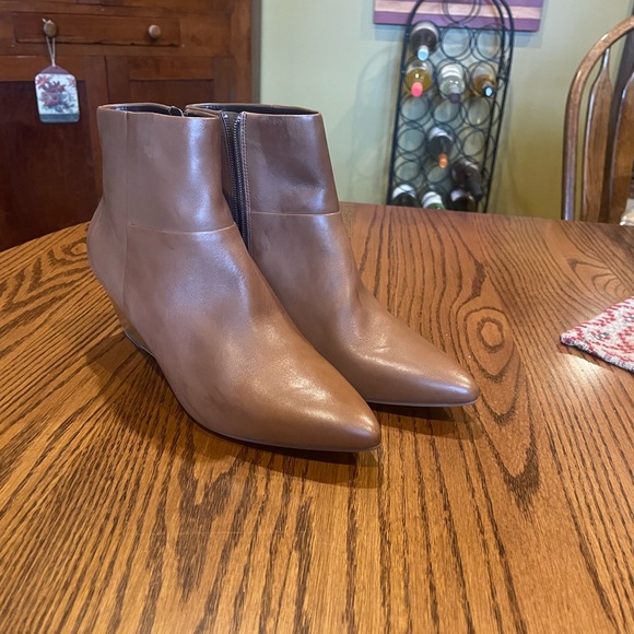 Cole Haan almond toe leather booties light brown. 9.5M w/side Zip. 2.25” wedge - Picture 6 of 8
